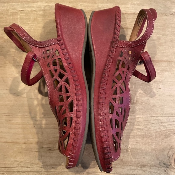 NWOT Biza Red Leather Wedges Therapuetic rubber Sole casual boho resort vacay 10 - Picture 1 of 5